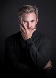 Ritratto dell’artista contemporaneo Marco Coretti – Miti e Leggende